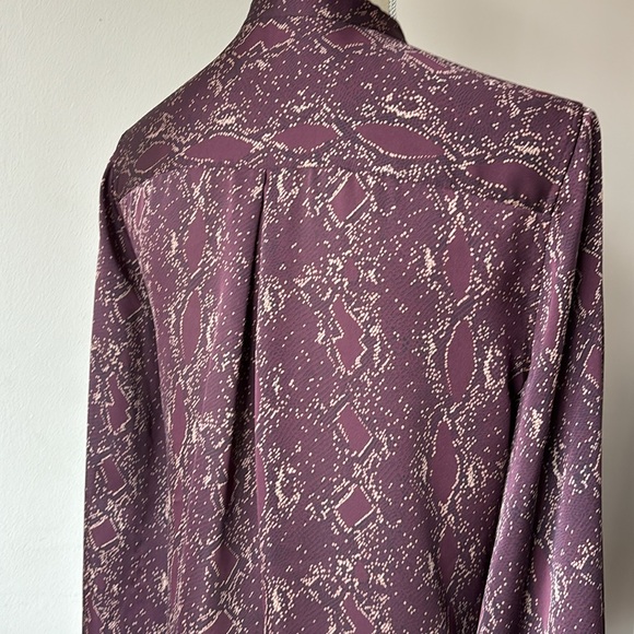 Like new Equipment Helaine python print collarless shirt Prune size XS - Picture 11 of 13